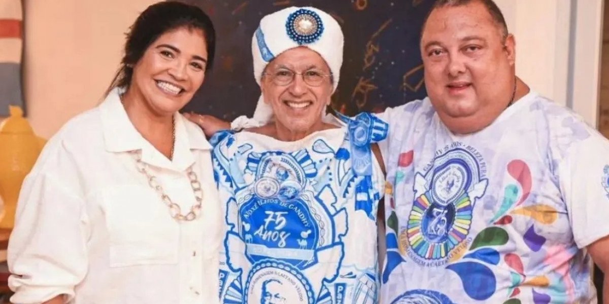 Caetano Veloso recebe fantasia dos Filhos de Gandhy