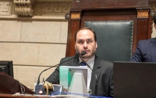 Advogado alega que Bolsonaro saiu para pescar e não fugir da PF