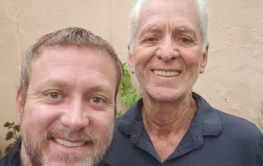 Sérgio Hondjakoff reencontra o pai após ameaça de agressão com um bastão