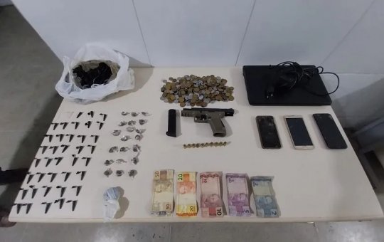 Homem é preso com arma e drogas durante Operação Força Total