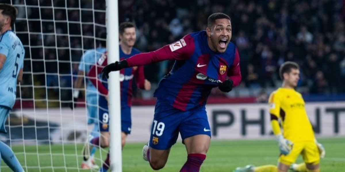 Vitor Roque marca primeiro gol pelo Barcelona