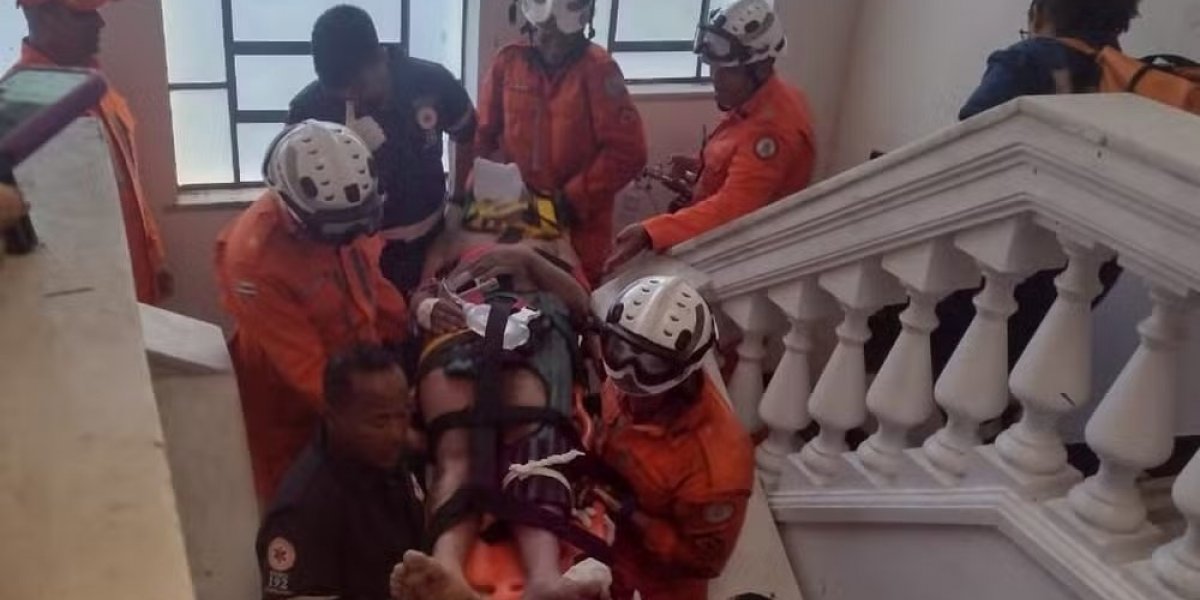 Laje desaba e deixa dois operários feridos no bairro da Graça