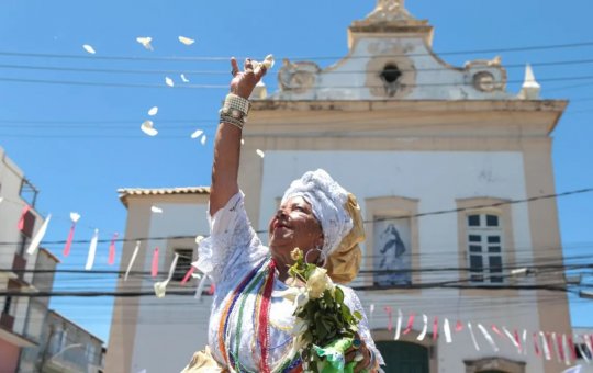 Tradicional Lavagem de Itapuã é realizada em Salvador