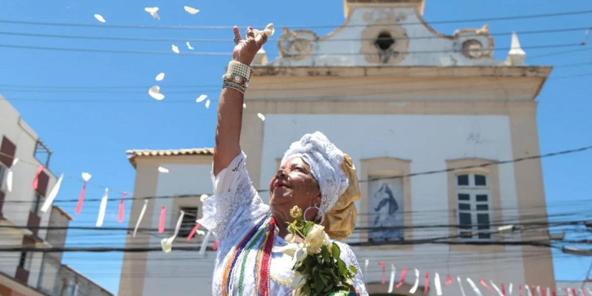 Tradicional Lavagem de Itapuã é realizada em Salvador