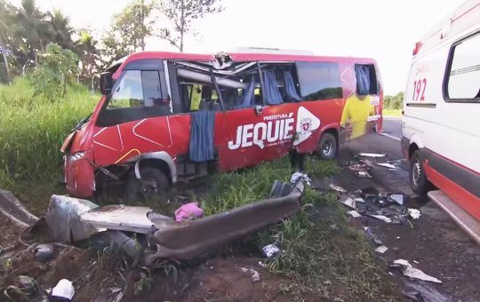 Acidente com pacientes de Jequié deixa 11 feridos em Candeias