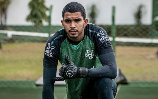 Perda importante! Lucas Arcanjo sofre lesão parcial de ligamento do joelho
