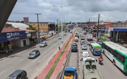 Choque de trio elétrico com poste gera transtorno em trânsito de Salvador