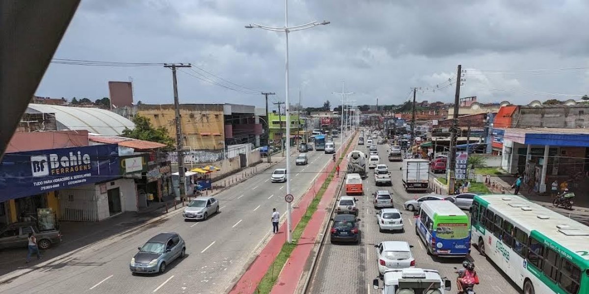 Choque de trio elétrico com poste gera transtorno em trânsito de Salvador
