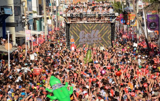 Camaleão esgota abadás da segunda-feira e divulga ação exclusiva na entrega