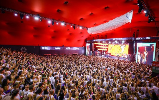 Camarote Club recebe 4 mil pessoas em segunda noite de festa