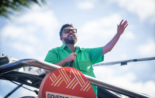 Kart Love puxou “Trio do Amor” na Barra e colocou foliões para arrochar