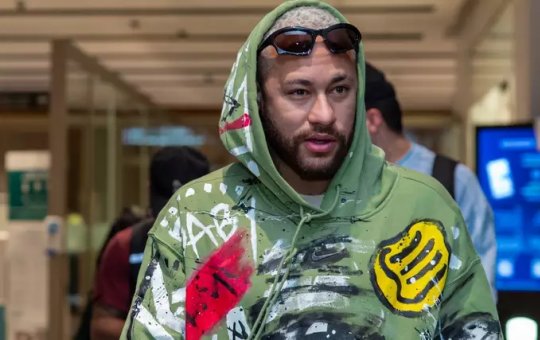 Quatro meses depois de lesão, Neymar volta a Arábia Saudita