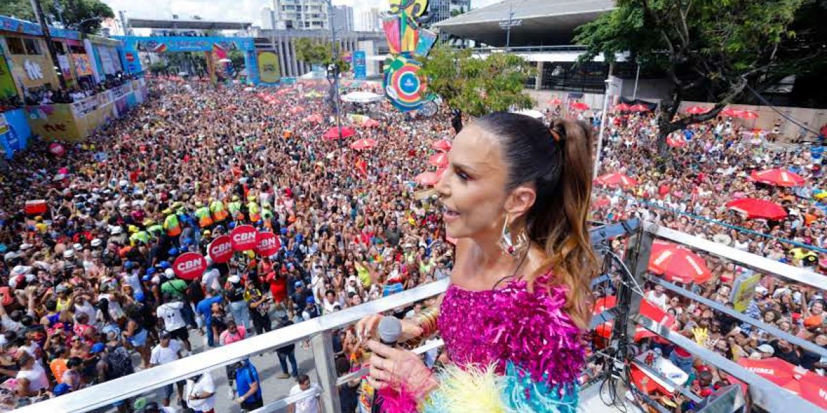 Ivete Sangalo volta ao Campo Grande, recebe prêmio e curte no meio do povo