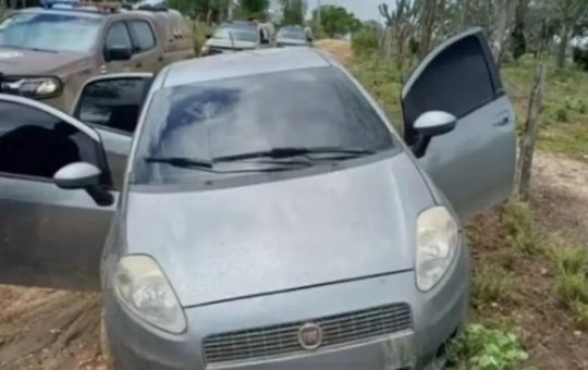 Pai e filho são sequestrados e têm carro roubado no norte da Bahia