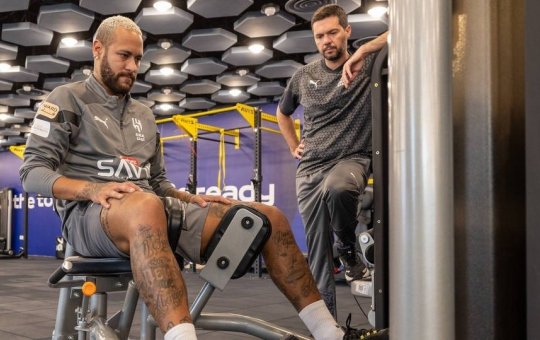 Neymar se recupera de lesão nas instalações do Al Hilal