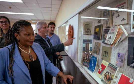 Mostra de livros brasileiros é aberta na Casa de Las Américas, em Cuba