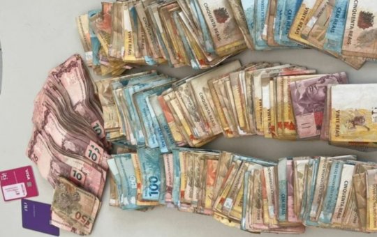   Mulher é detida com mais de 30 mil reais em espécie 
