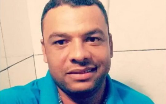 Motorista filma motociclista invadindo contramão e colidindo de frente com carro