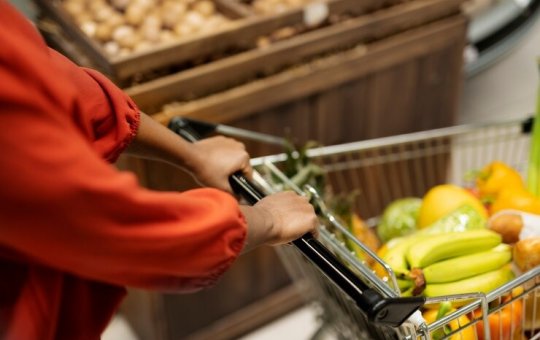 Supermercados investem em tecnologia como estratégia para segurança no trabalho