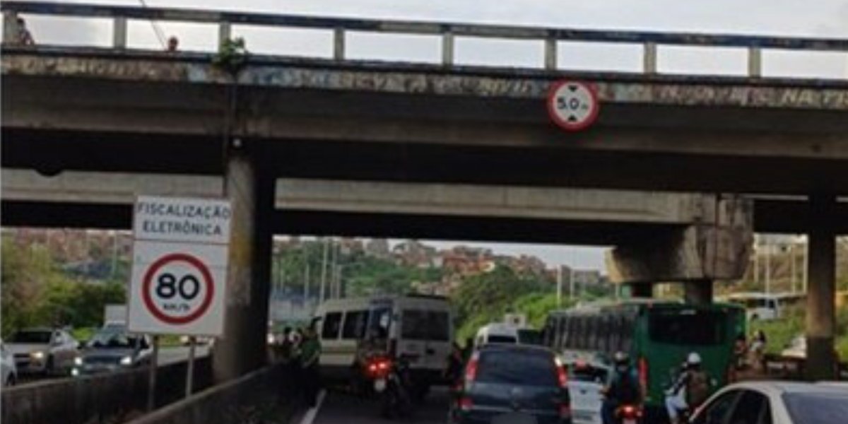 20 pessoas ficam feridas em acidente na BR 324