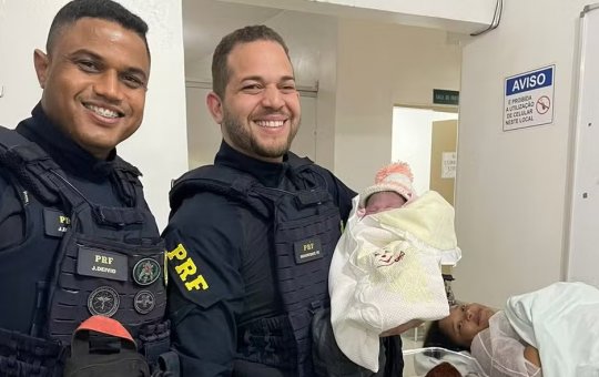 Gestante dá à luz dentro de veículo às margens de rodovia na Bahia