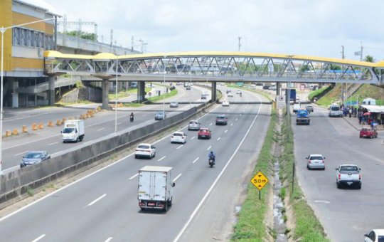 Passarela da BR-324 é interditada: saiba o motivo