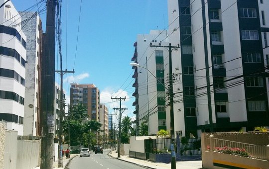 Homem é detido por ameaçar mulher no Costa Azul 