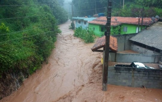Cidade paulista decreta situação de emergência após temporal inundar ruas