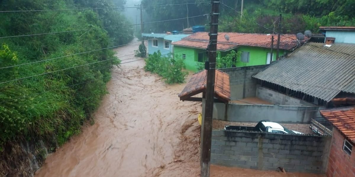 Cidade paulista decreta situação de emergência após temporal inundar ruas