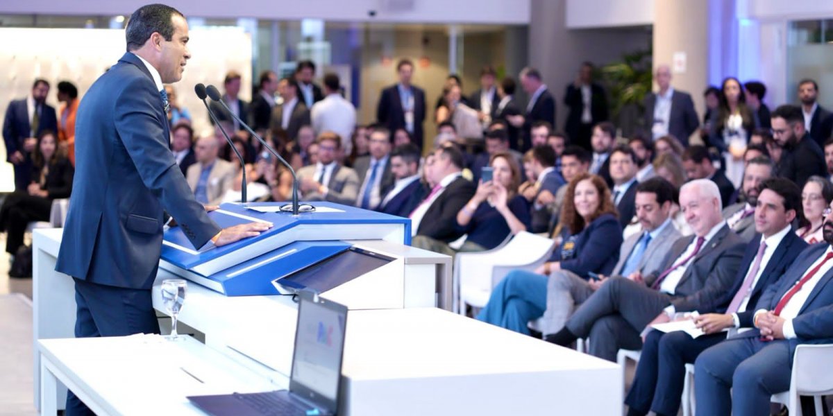 Bruno Reis participa de maior evento de infraestrutura do Brasil