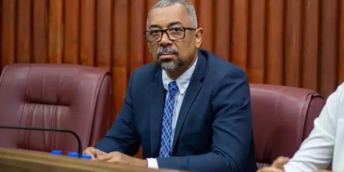 Vereador de Madre de Deus é alvo de ataque a tiros em sua residência