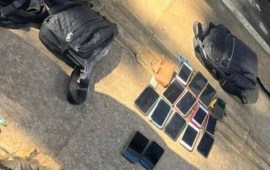 Estrangeiros são detidos após roubar celulares em transporte coletivo