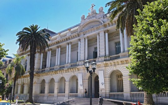 Perseguição? Relatos dão conta que governo argentino barra estudantes baianos