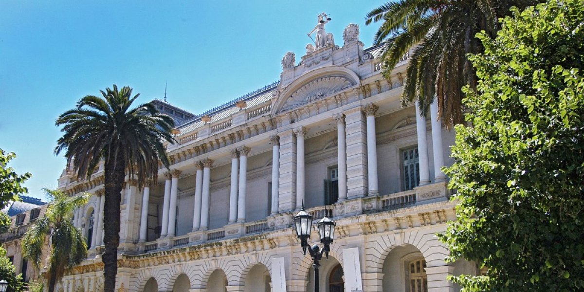 Perseguição? Relatos dão conta que governo argentino barra estudantes baianos