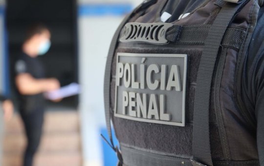 Suspeito de ordenar mortes nas cadeias é levado à presídio de segurança máxima