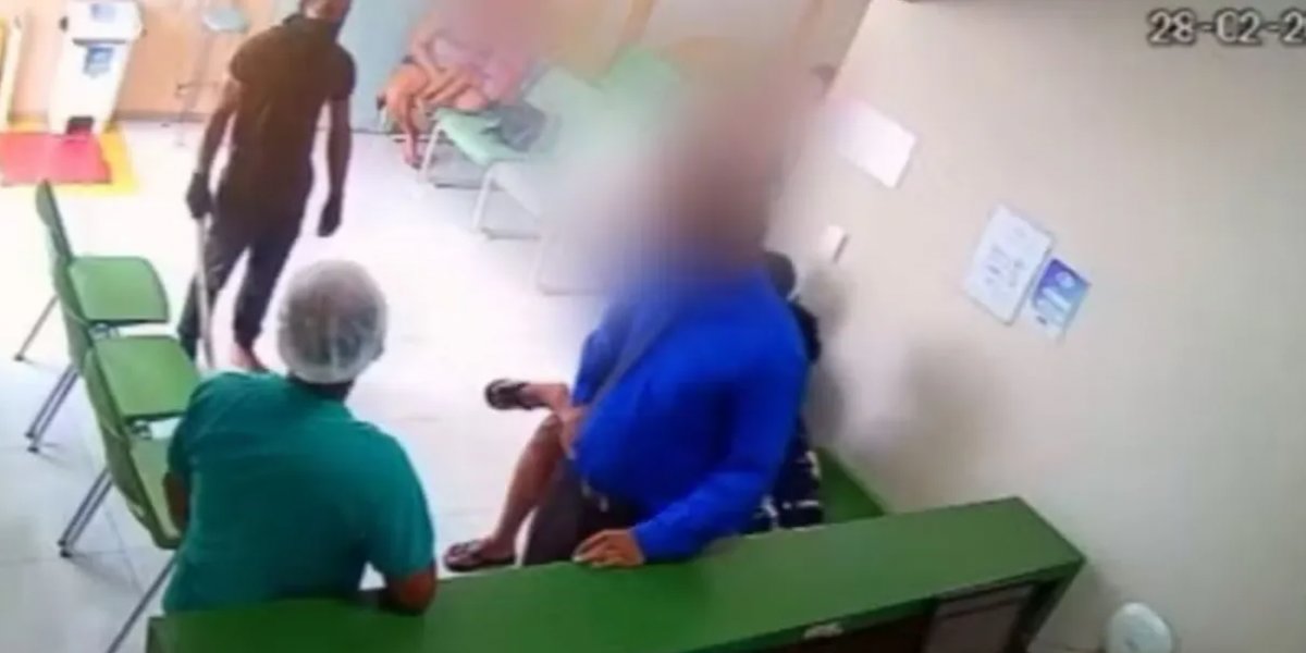 Homem invade hospital infantil com uma espada e agride segurança