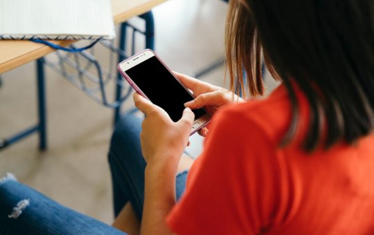 PL que proíbe o uso de celulares na sala de aula divide opiniões, saiba mais