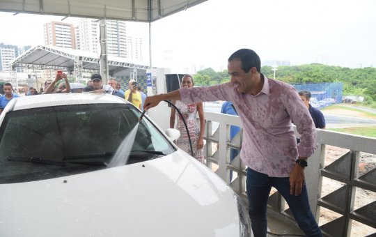 Prefeitura inaugura 22 boxes de lava-jato na Estrada do Curralinho