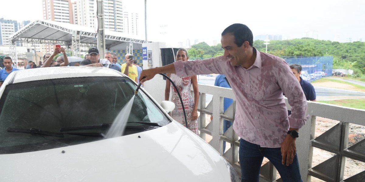 Prefeitura inaugura 22 boxes de lava-jato na Estrada do Curralinho