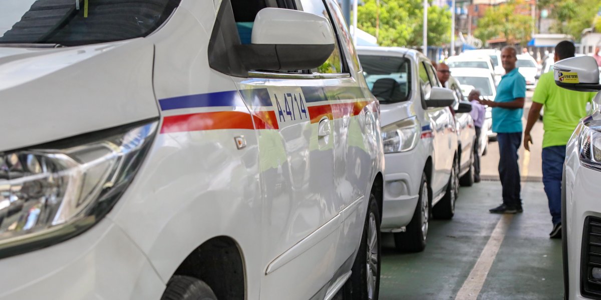 Prefeitura prorroga prazo para novos taxistas completarem documentação