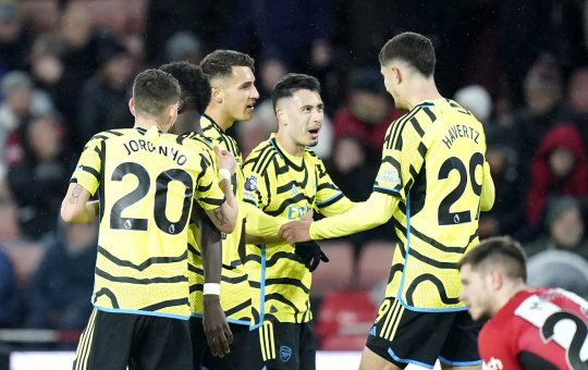 Brasileiro marca e Arsenal goleia pela quarta vez seguida na Premier League