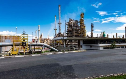 Trabalhadores da Refinaria Mataripe entram em greve após demissão em massa