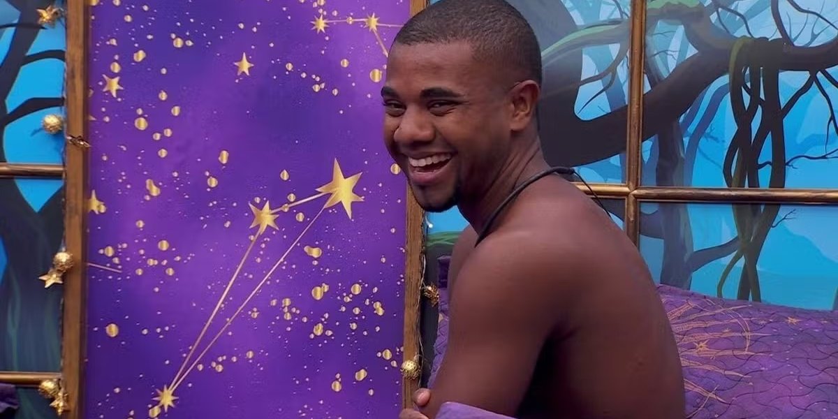 Davi acorda animado dançando Nadson Ferinha com Alane; veja