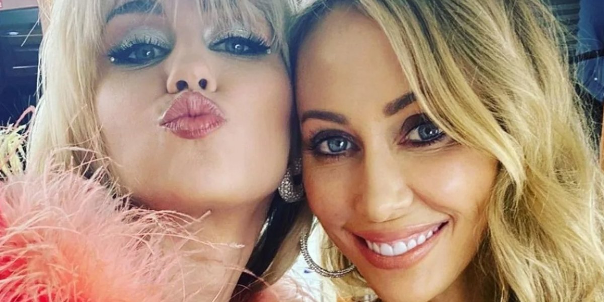 Treta em família; Mãe da Miley Cirus casa com ex-namorado de uma das suas filhas