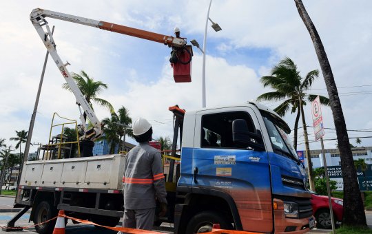 Iluminação na orla de Salvador passa por ações de zeladoria