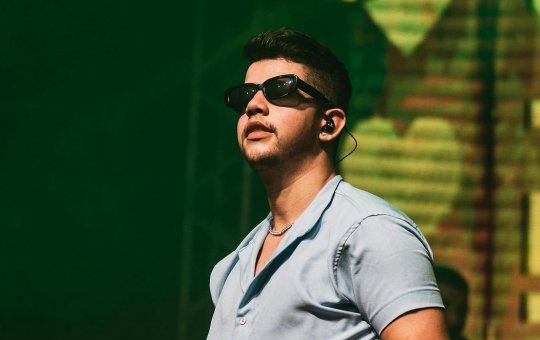 Saiba quem é Nadson Ferinha, sucesso do arrocha no Brasil