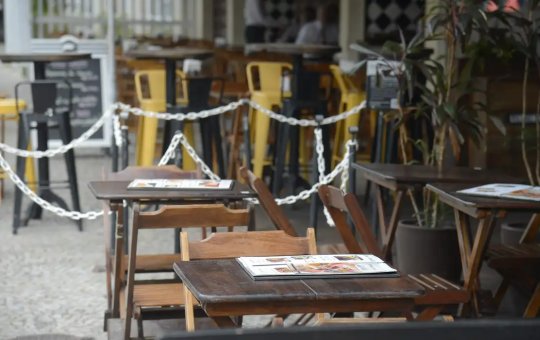 Número de bares e restaurantes com prejuízo em janeiro aumenta 60%