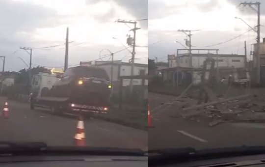 Carro luxuoso derruba poste e interdita via da Estrada do Coco