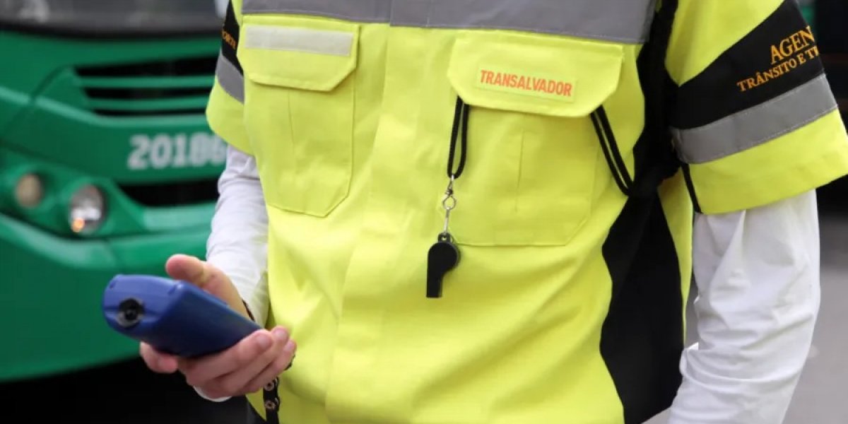 Acidente na BR-324 deixa duas pessoas feridas; confira