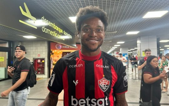 Novo reforço do Leão, Luiz Adriano desembarca em Salvador